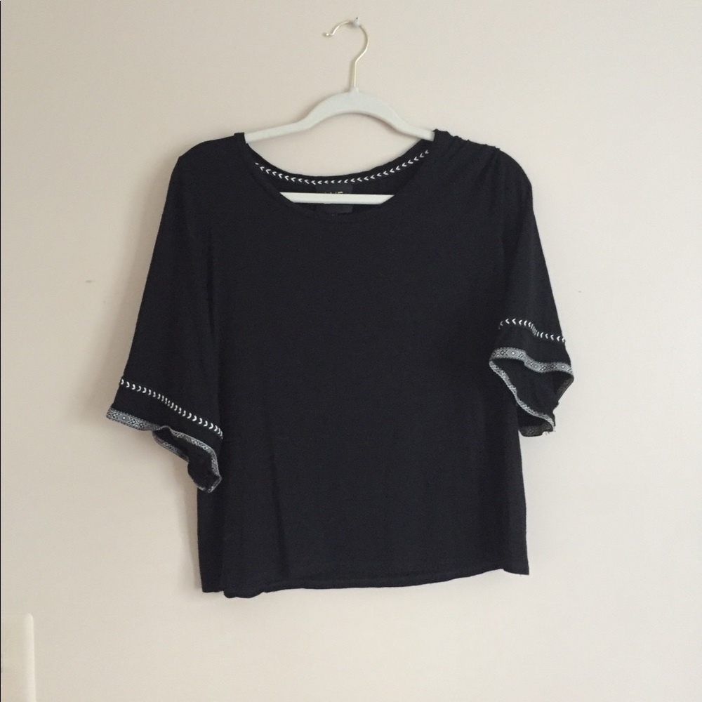 Slightly cropped, detailed t shirt
